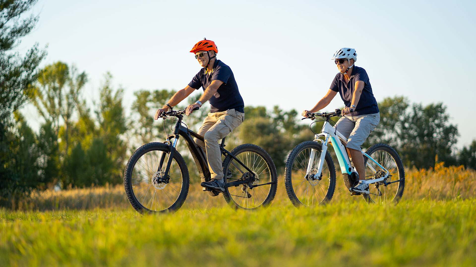 batteries-bike-outdoors batteries-bike-outdoors