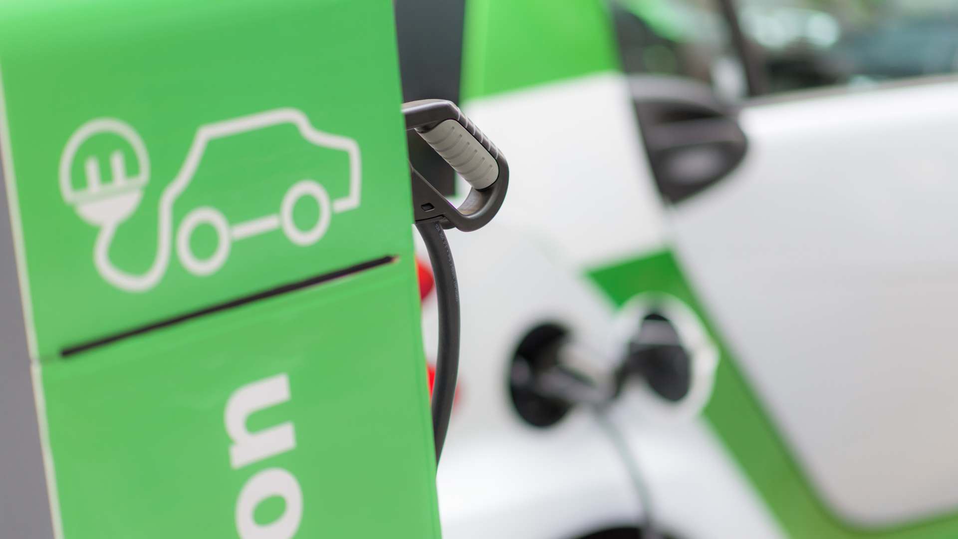 The LiNaMan project will demonstrate the technical and commercial viability of sodium nickel chloride batteries as a new disruptive technology in the UK and European electric vehicle sector The LiNaMan project will demonstrate the technical and commercial viability of sodium nickel chloride batteries as a new disruptive technology in the UK and European electric vehicle sector