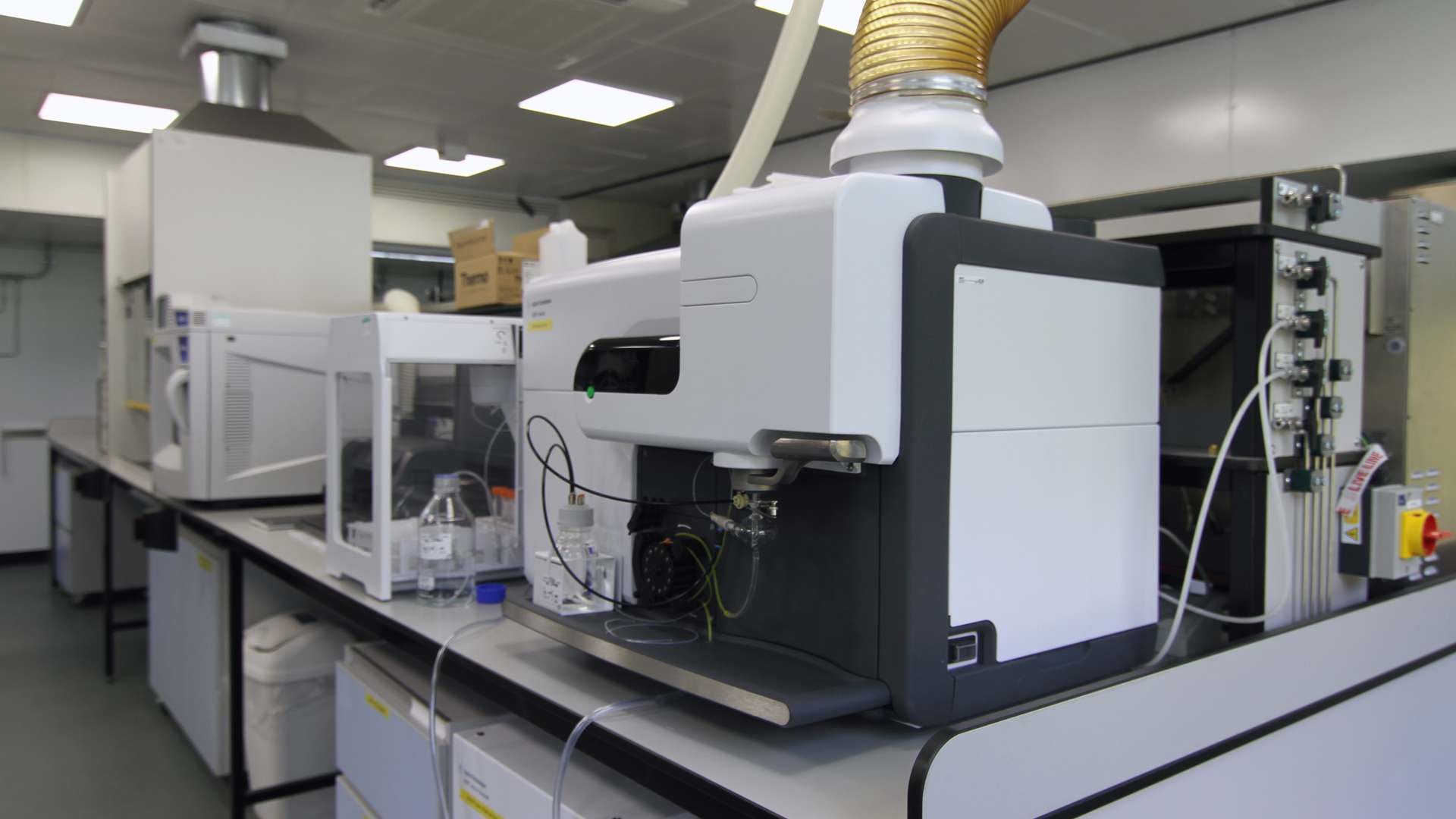 The Microwave Plasma Autonomic Emission Spectroscopy apparatus at CPI’s facility at Wilton, Redcar The Microwave Plasma Autonomic Emission Spectroscopy apparatus at CPI’s facility at Wilton, Redcar