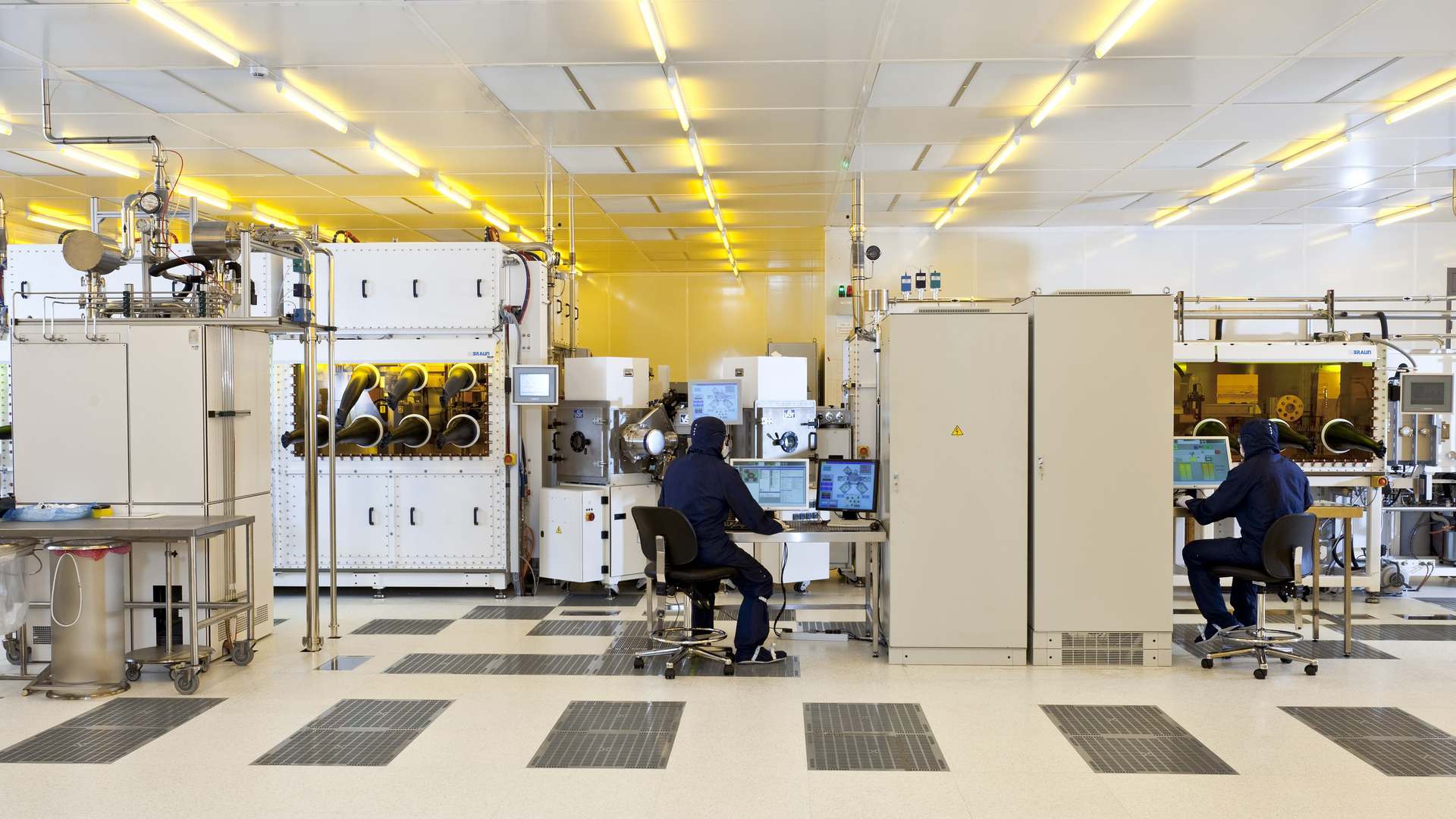 Staff at the Centre for Process Innovation work on the UltraWELD OLED OPV prototyping line Staff at the Centre for Process Innovation work on the UltraWELD OLED OPV prototyping line